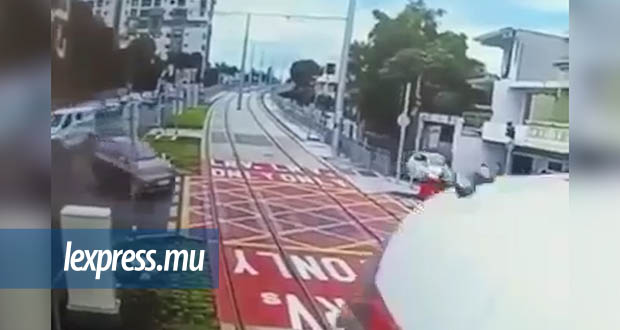 Collision avec un tram: la conductrice hospitalisée en état de choc