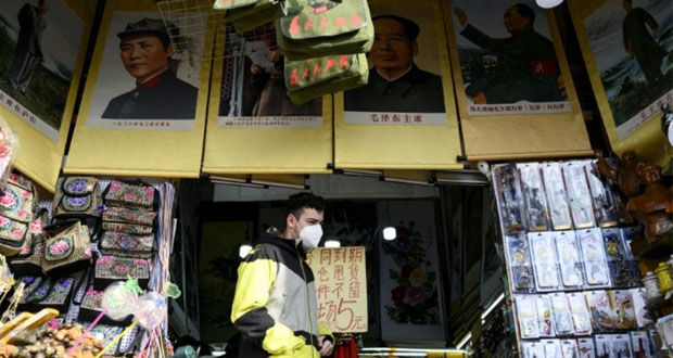 Virus: plus de 300 morts, la Chine de plus en plus isolée