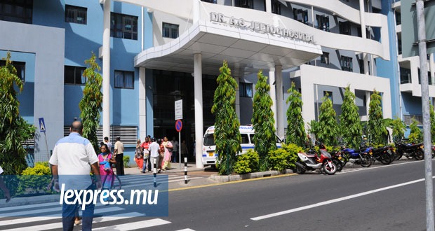 Hôpital Jeetoo: une vingtaine de médecins protestent contre une déduction de leur salaire 