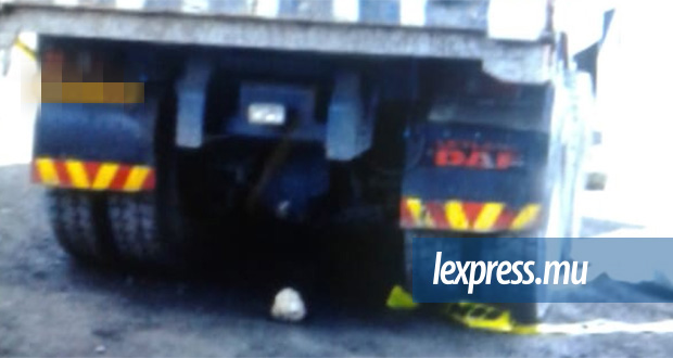 Un camion s’écrase contre un mur à Riche-Terre: une femme meurt sous les décombres
