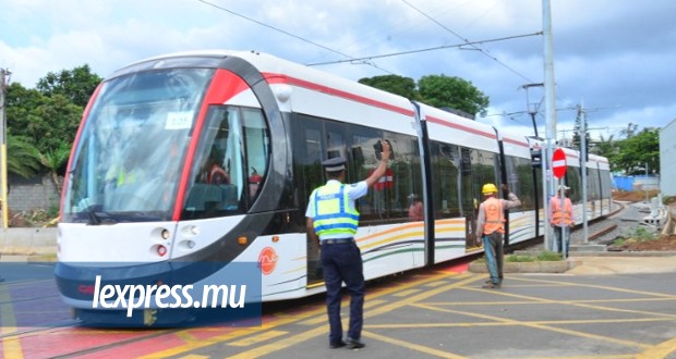 Barrières pour le métro: Larsen & Toubro et la Traffic Unit se renvoient la balle 