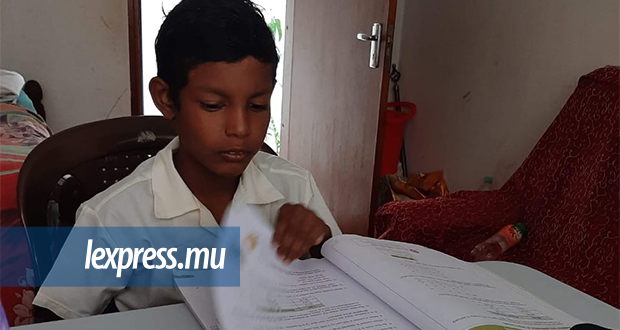 Cours à la MBC: Anikesh, 10 ans, comme à l’école… 