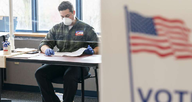 Électeurs masqués et controverse: fin du vote dans le Wisconsin