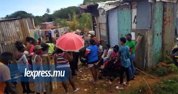Pointe-aux-Sables: la police commence l’évacuation des squatters