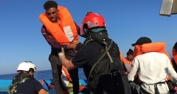 Des geôles libyennes aux portes de l’Europe, improbables retrouvailles sur l’Ocean Viking