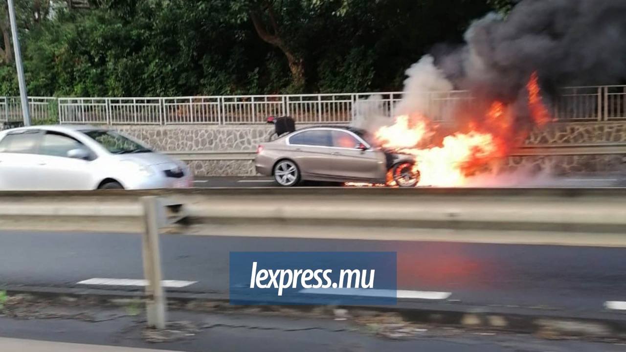 Montagne-Ory: une voiture en proie aux flammes, pas de blessés
