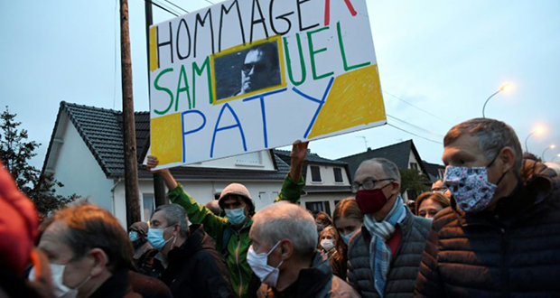 France: marche en hommage au professeur assassiné et contre «la barbarie»