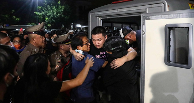 Thaïlande: trois leaders pro-démocratie hospitalisés