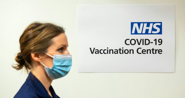 Virus: le Royaume-Uni s’apprête à vacciner, reconfinement en Californie