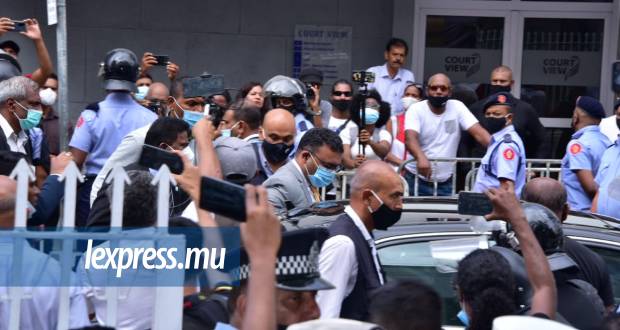 Private Prosecution: Yogida Sawmynaden encore hué à sa sortie