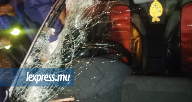Petite-Rivière: un motocycliste meurt dans une collision entre une voiture et autobus