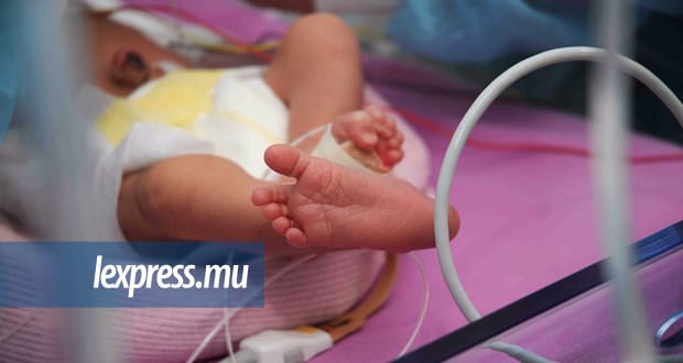 Une «attendant» de l'unité néonatale des soins intensifs de l'hôpital Victoria positive au Covid-19 