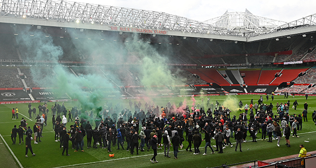 Football: quand la colère des fans de Manchester United déborde...