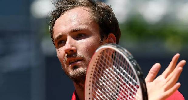Roland-Garros: Medvedev décroche sa première victoire sur la terre parisienne