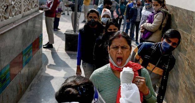 Covid: l'Inde commence à vacciner les adolescents, Omicron inquiète