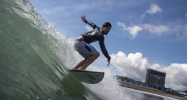 Le champion de surf Gabriel Medina fait une pause pour protéger sa santé mentale