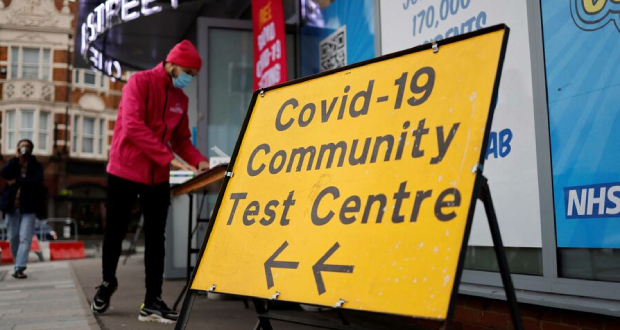 Royaume-Uni: le nombre de malades du Covid-19 proche du record