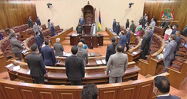 [Live] Parlement: les questions aux ministres se poursuivent