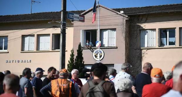 Ourse abattue dans les Pyrénées: manifestation après des gardes à vue de chasseurs