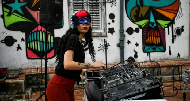 A Cuba, les rares femmes DJ ont trouvé leur public