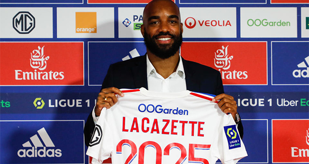 L 1: Lyon officialise le retour d'Alexandre Lacazette pour trois saisons