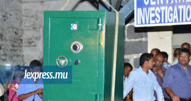 Affaire des coffres-forts: Huit ans de rebondissements