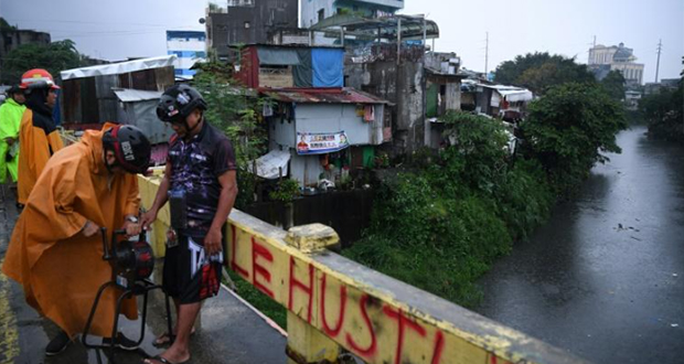 Philippines: 5 secouristes tués pendant le passage du typhon Noru