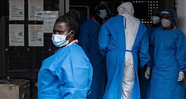 Ebola: des essais cliniques de vaccins pourraient commencer prochainement en Ouganda, selon l'OMS