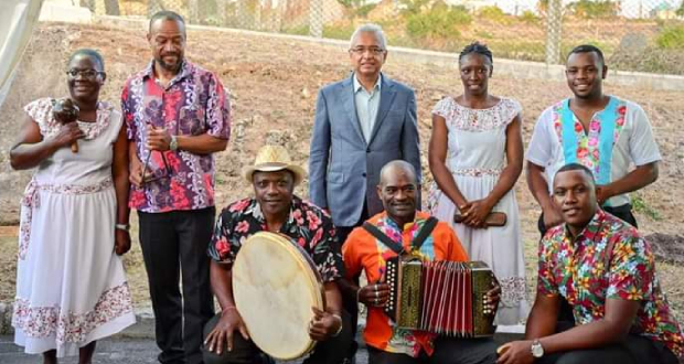 20 ans d’autonomie: entre still proud et la stèle qui dérange à Rodrigues