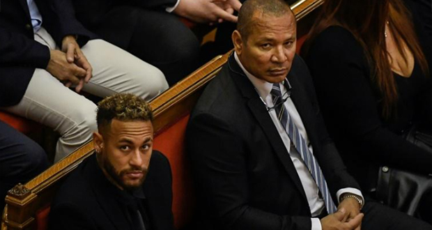 A un mois du Mondial, Neymar jugé pour corruption à Barcelone
