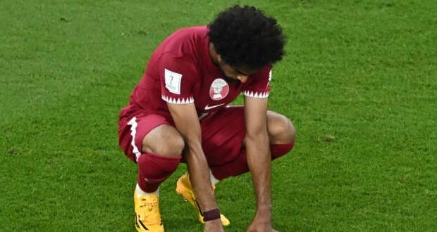 Mondial: le Qatar éliminé, son sélectionneur en difficulté