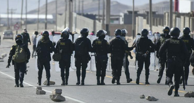 Pérou: Objectif Lima pour les protestataires, malgré l'état d'urgence