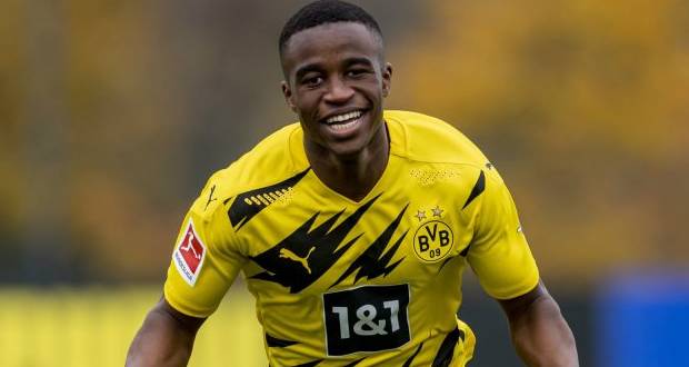 Allemagne: Moukoko prolonge jusqu'à l'été 2026 avec Dortmund
