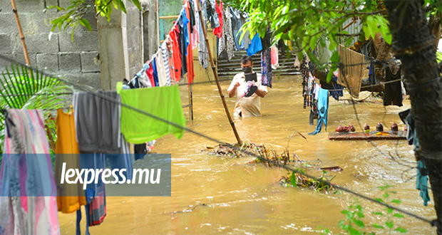 Pluies torrentielles: Maurice sous les eaux