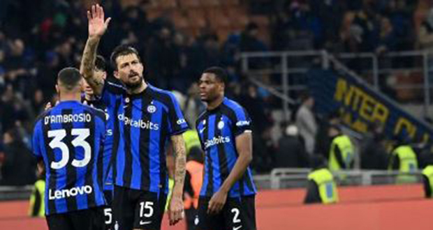 Italie: l'Inter et l'AC Milan s'accrochent au podium derrière Naples