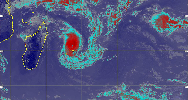 Un avertissement de cyclone de classe III reste en vigueur à Maurice