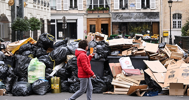 Retraites: des éboueurs toujours en grève, 5.400 t de déchets non ramassées à Paris