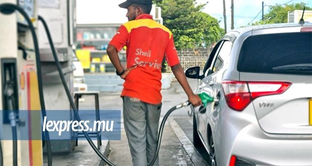 Baisse des prix des carburants: toujours rien pour les consommateurs