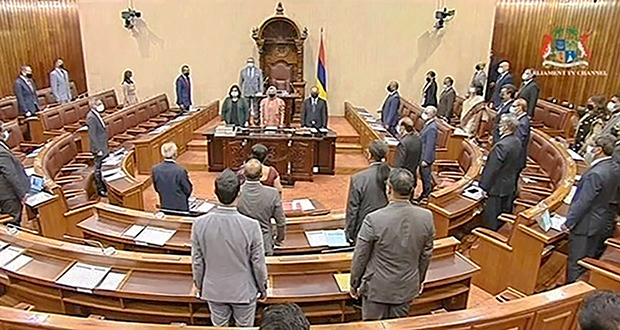 Parlement | Ambiance: expulsion, suspension et décisions controversées du speaker
