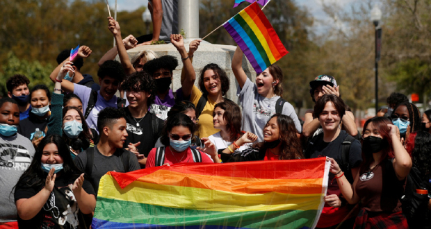 La Floride étend la portée d'une loi controversée sur l'enseignement des questions LGBT+