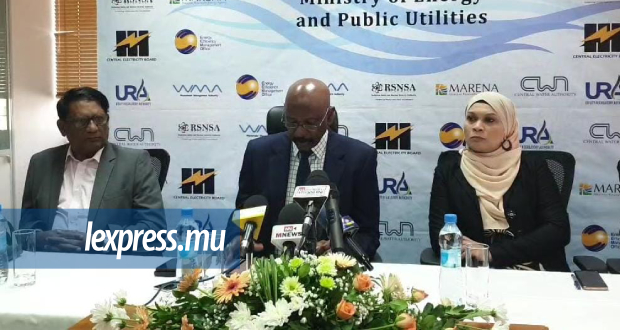LIVE: Suivez la conférence de presse du ministre de l'Énergie et des utilités publiques Joe Lesjongard