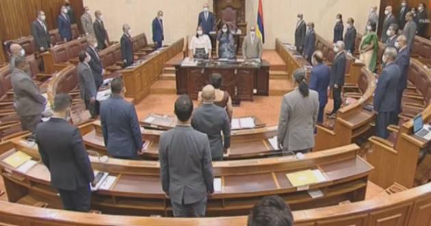 Parlement: suivez les débats en direct
