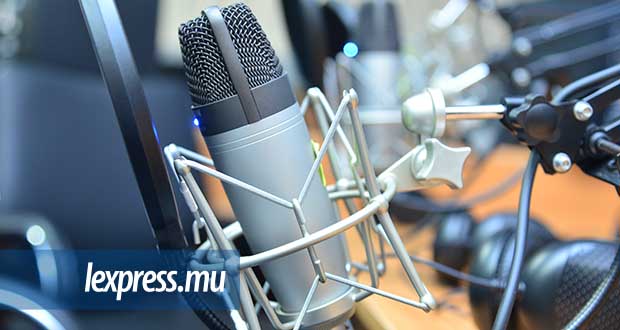 ICTA regulará el uso de micrófonos inalámbricos