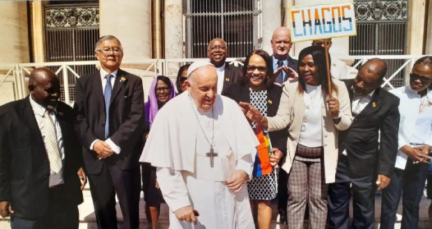 Visite au Vatican: le pape François tout ouïe avec la délégation chagossienne