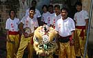 La danse du lion dans les rues de Port-Louis à l''occasion du nouvel an chinois.