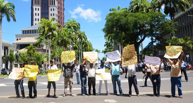 Manifestation des commerçants contre la hausse du « Trade Fee » 