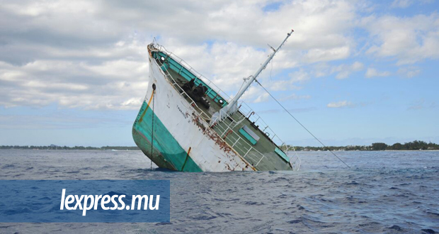 Trou-aux-Biches: un bateau résiste au sabordage 