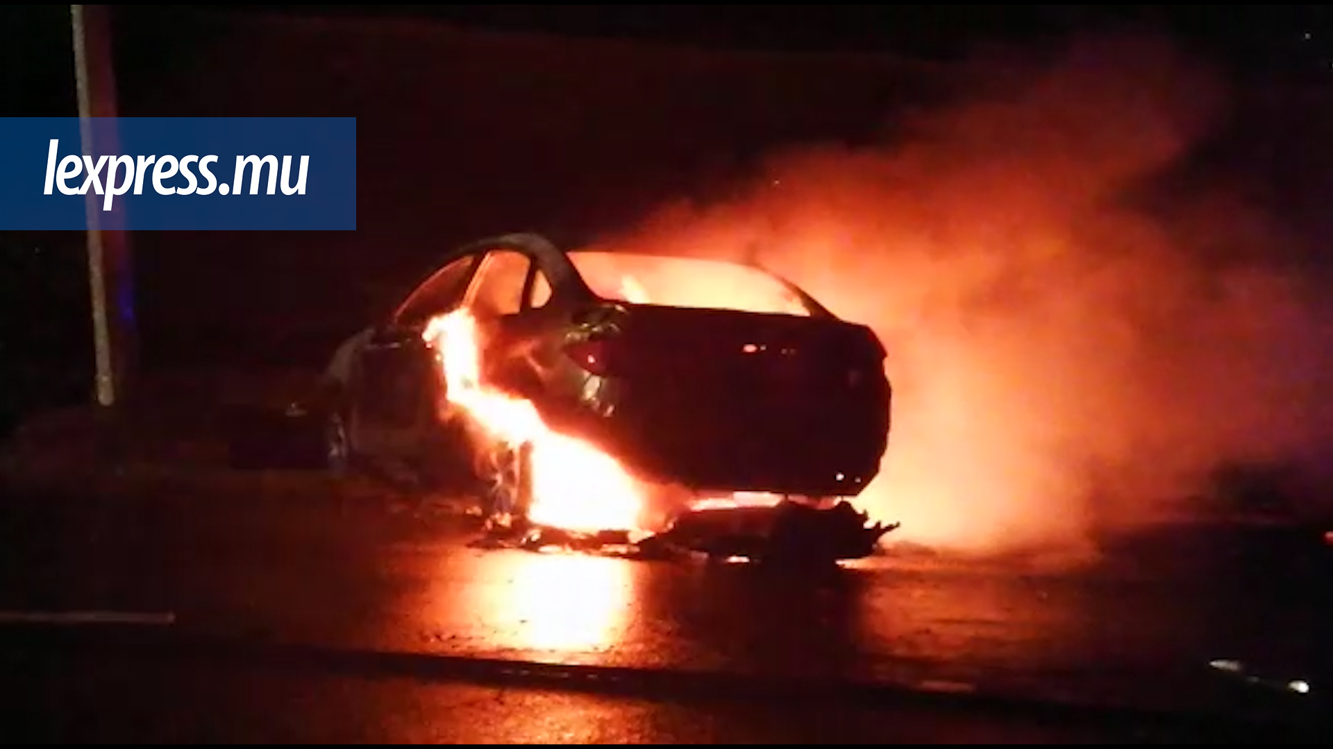 Voiture en feu à Bagatelle: l’un des passagers succombe à ses blessures