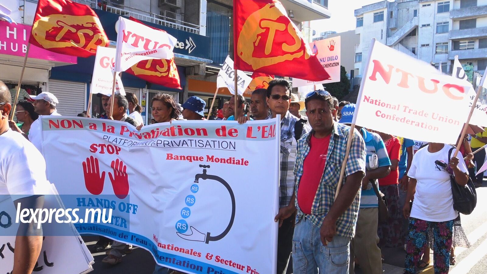 Les syndicats disent non à la privatisation de la CWA