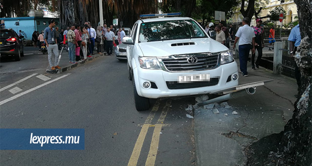 Port-Louis: un véhicule de la police impliqué dans un accident  